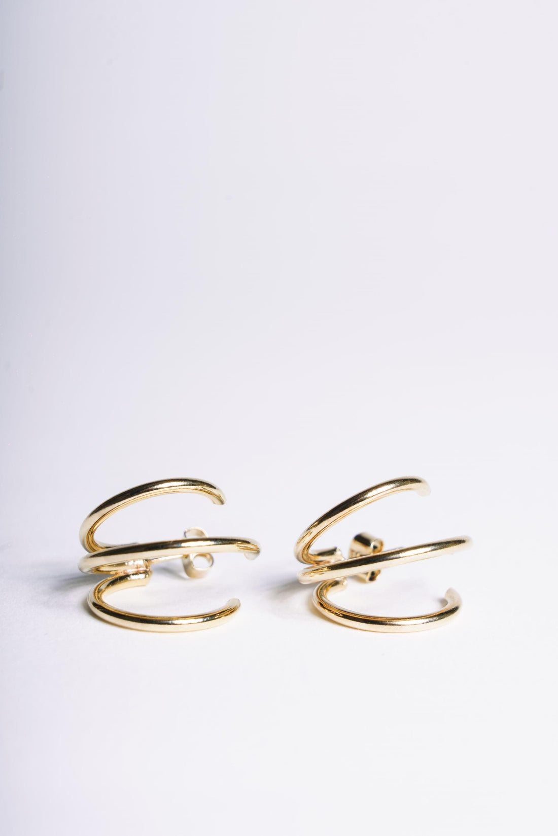 Boucles Teresa – triple anneau doré moderne vue latérale