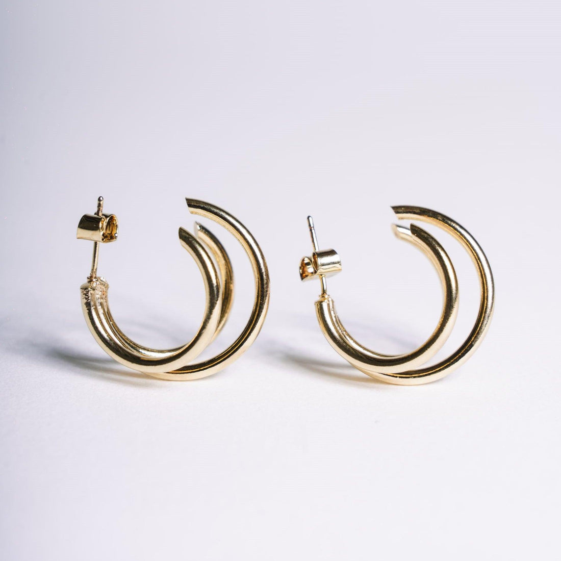 Créoles triples dorées Teresa – boucles plaqué or vue de face